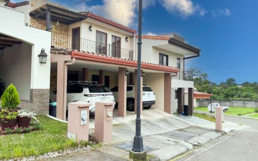 Se Alquila Casa en Condominio en Santo Tomás de Santo Domingo, Heredia, 227 M2 de Lote. Código 133346