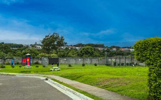 Se Alquila Casa en Condominio en Santo Tomás de Santo Domingo, Heredia, 227 M2 de Lote. Código 133346