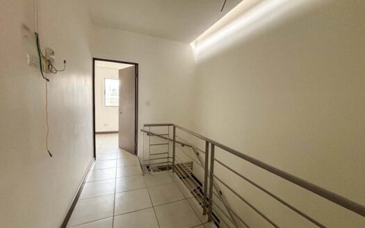 Venta de Hermosa Casa en Condominio en San Pablo de Heredia con Habitación Principal en Primer Nivel. Código 134220