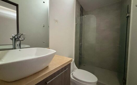 Venta de Hermosa Casa en Condominio en San Pablo de Heredia con Habitación Principal en Primer Nivel. Código 134220