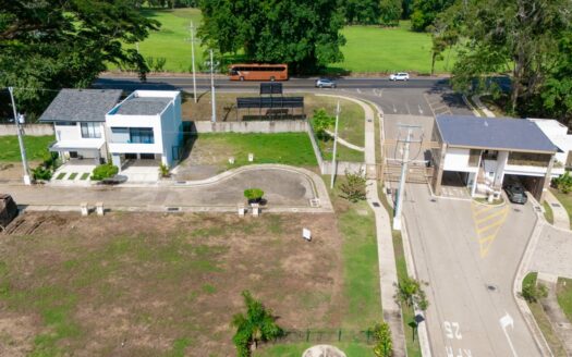 ¡Lote Esquinero en Venta en Casa Praia, Playa Jacó! A tan solo 5 minutos del mar🏖️ 174 m². Cod 134285