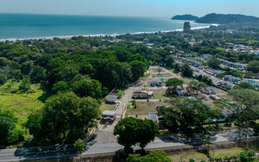 ¡Lote Esquinero en Venta en Casa Praia, Playa Jacó! A tan solo 5 minutos del mar🏖️ 174 m². Cod 134285