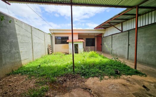 Remate Bancario!!! Casa de 1 planta Lote: 214.14   Constr.: 134.23 (3 hab, 2 baños, 2 parqueos) Cod. 135200