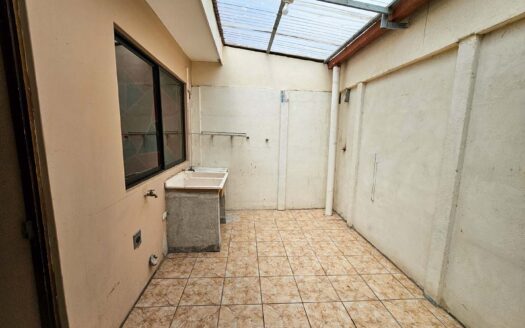 Remate Bancario!!! Casa de 1 planta Lote: 214.14   Constr.: 134.23 (3 hab, 2 baños, 2 parqueos) Cod. 135200