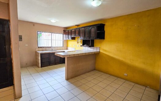 Remate Bancario!!! Casa de 1 planta Lote: 214.14   Constr.: 134.23 (3 hab, 2 baños, 2 parqueos) Cod. 135200