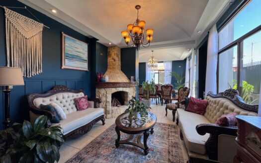 Curridabat: Espectacular Casa en Residencial Privado con 383 Metros de Terreno con 4 Habitaciones + Servicio. #135068