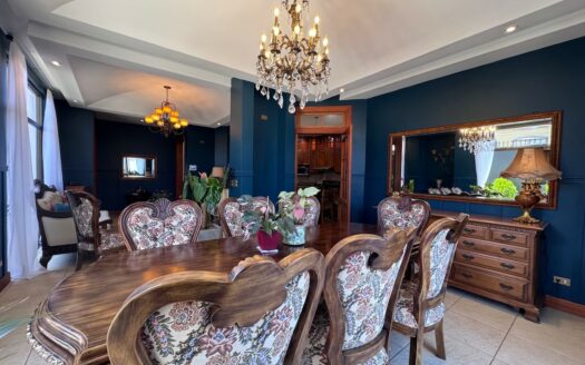 Curridabat: Espectacular Casa en Residencial Privado con 383 Metros de Terreno con 4 Habitaciones + Servicio. #135068