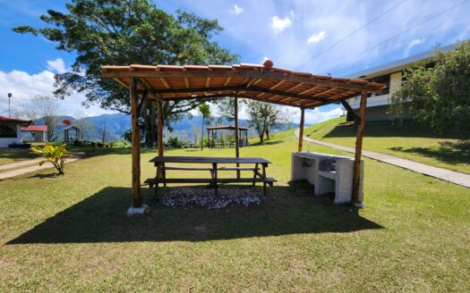 Espectacular Propiedad para Inversión en Paraiso de Cartago. Codigo 135480