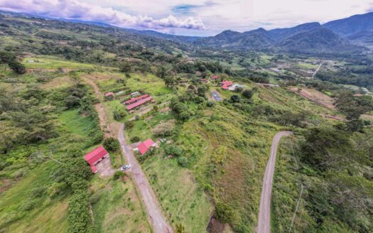Espectacular Propiedad para Inversión en Paraiso de Cartago. Codigo 135480