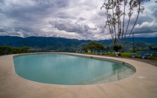 Espectacular Propiedad para Inversión en Paraiso de Cartago. Codigo 135480