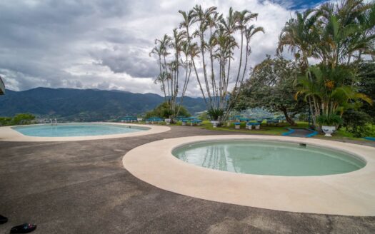 Espectacular Propiedad para Inversión en Paraiso de Cartago. Codigo 135480