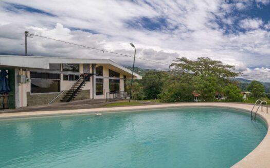 Espectacular Propiedad para Inversión en Paraiso de Cartago. Codigo 135480