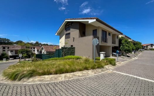 Venta de Casa Esquinera – Condominio La Estefana, San Rafael de Montes de Oca cod.135106