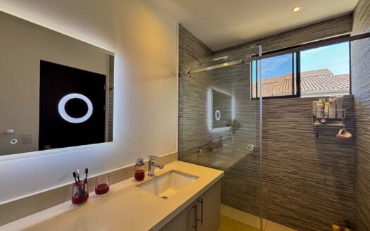 Venta de Casa Esquinera – Condominio La Estefana, San Rafael de Montes de Oca cod.135106