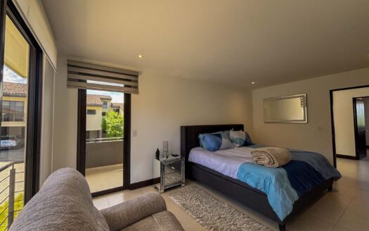 Venta de Casa Esquinera – Condominio La Estefana, San Rafael de Montes de Oca cod.135106