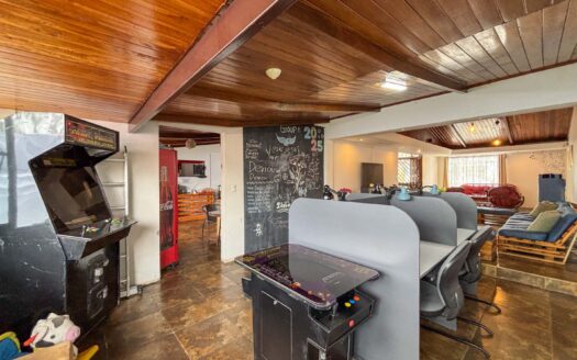 En venta – Propiedad y negocio en tipo Hostel en Francisco Peralta, San José cod.136060