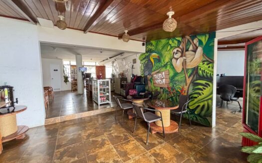 En venta – Propiedad y negocio en tipo Hostel en Francisco Peralta, San José cod.136060