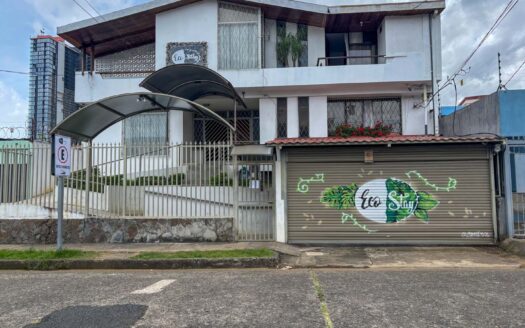 En venta – Propiedad y negocio en tipo Hostel en Francisco Peralta, San José cod.136060