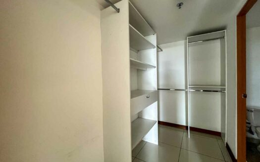 Apartamento en venta en Paseo Colón, Condominio 6-30, oportunidad de remate bancario COD#136188