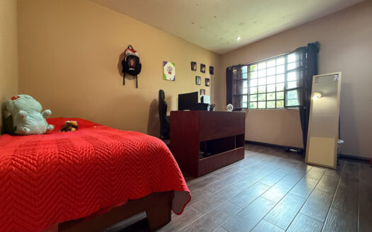 Hermosa Casa Estilo Colonial en Condominio Seguro, en San Isidro de Coronado COD 135680