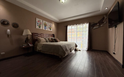 Hermosa Casa Estilo Colonial en Condominio Seguro, en San Isidro de Coronado COD 135680