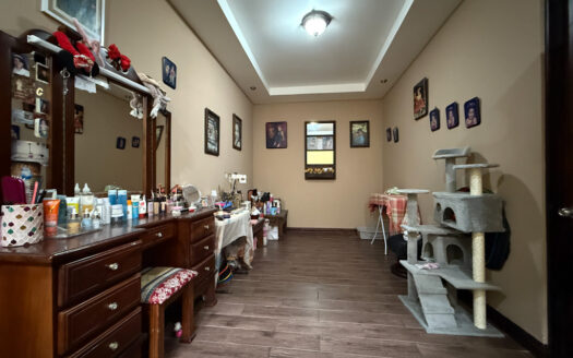 Hermosa Casa Estilo Colonial en Condominio Seguro, en San Isidro de Coronado COD 135680