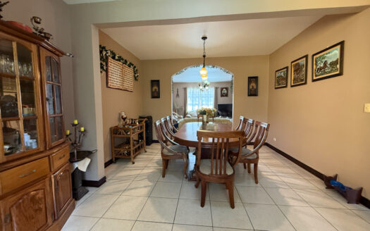 Hermosa Casa Estilo Colonial en Condominio Seguro, en San Isidro de Coronado COD 135680