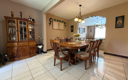 Hermosa Casa Estilo Colonial en Condominio Seguro, en San Isidro de Coronado COD 135680