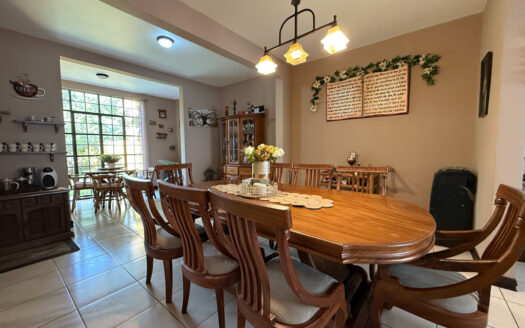 Hermosa Casa Estilo Colonial en Condominio Seguro, en San Isidro de Coronado COD 135680