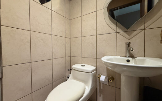 Hermosa Casa Estilo Colonial en Condominio Seguro, en San Isidro de Coronado COD 135680