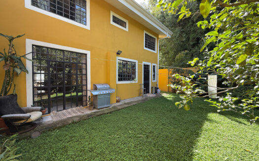 Hermosa Casa Estilo Colonial en Condominio Seguro, en San Isidro de Coronado COD 135680