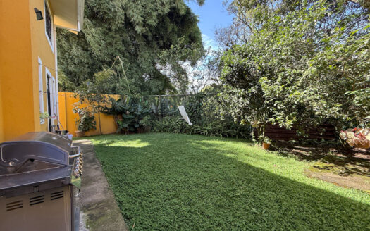 Hermosa Casa Estilo Colonial en Condominio Seguro, en San Isidro de Coronado COD 135680