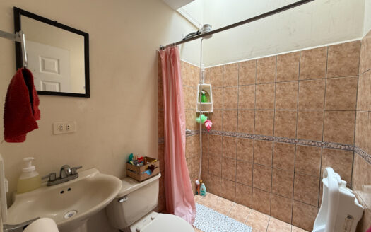 Hermosa Casa de 2 Plantas en Residencial con Seguridad y Acceso Controlado en Patalillo de Coronado COD 134877