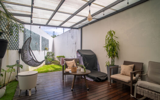 Pinares de Curridabat: Amplia y Moderna Casa con 5 Habitaciones Todas con Baño Propio + Amplios Espacios. #135311