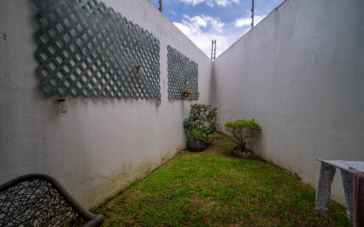 Pinares de Curridabat: Amplia y Moderna Casa con 5 Habitaciones Todas con Baño Propio + Amplios Espacios. #135311