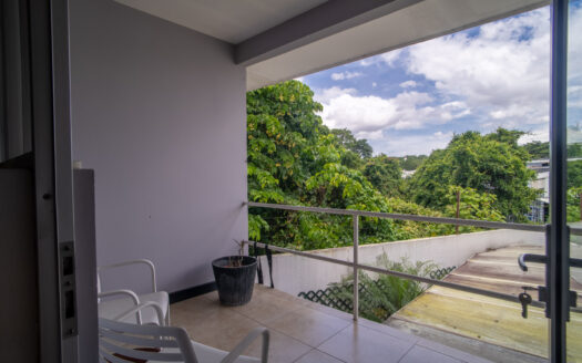 Pinares de Curridabat: Amplia y Moderna Casa con 5 Habitaciones Todas con Baño Propio + Amplios Espacios. #135311