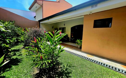 De Oportunidad! Casa de una planta en Curridabat lote de 256m2, Residencial Privado! #135544