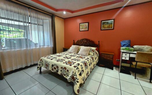 De Oportunidad! Casa de una planta en Curridabat lote de 256m2, Residencial Privado! #135544