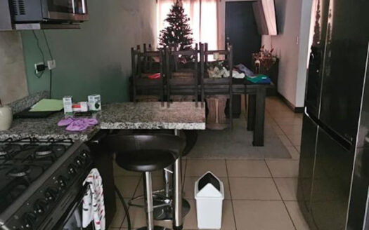 Apartamento en Venta en Planta Baja en San Pablo de Heredia con Jardín Privado. Código 137727