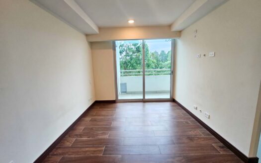 Venta de apartamento Ubicado en Heredia. Condominio Torres de Heredia, muy cerca de Zonas Francas, piso #10 (1 hab,1 baño,1 parqueo) Cod. 136407