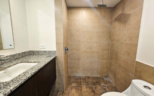 Venta de apartamento Ubicado en Heredia. Condominio Torres de Heredia, muy cerca de Zonas Francas, piso #10 (1 hab,1 baño,1 parqueo) Cod. 136407