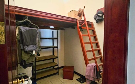 Venta de casa en Residencial Bosques de Doña Rosa. Lote 399.74 m2 / Const: 276 m2 (Jardín trasero con más de 110 m2) (4 hab y 3 1/2 baños)  Cod. 136373