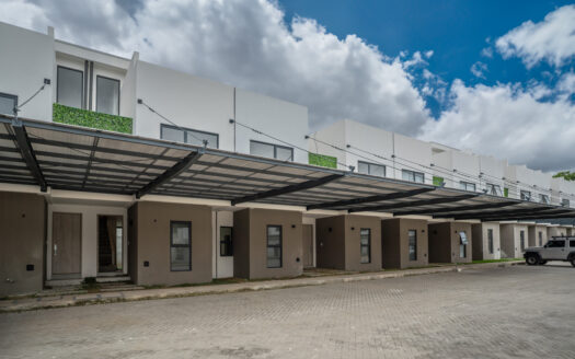 ESTRENE casa en Condominio en Pozos de Santa Ana con el MEJOR PRECIO por M2, 2 niveles, 2 dormitorios, con jardin! COD. 137447