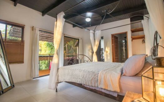 Boho-Style Home with Stunning Ocean View – 2 km from Santa Teresa COD: 137285