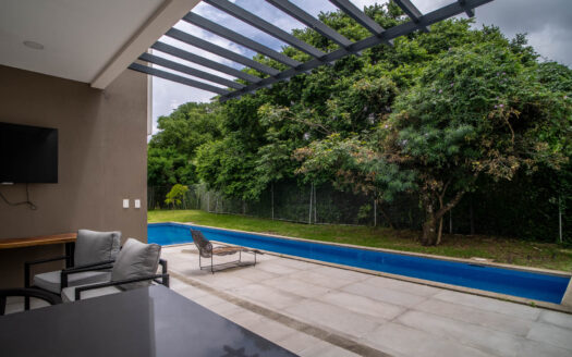 ESTRENE casa en Condominio en Pozos de Santa Ana con el MEJOR PRECIO por M2, 2 niveles, 2 dormitorios, con jardin! COD. 137447