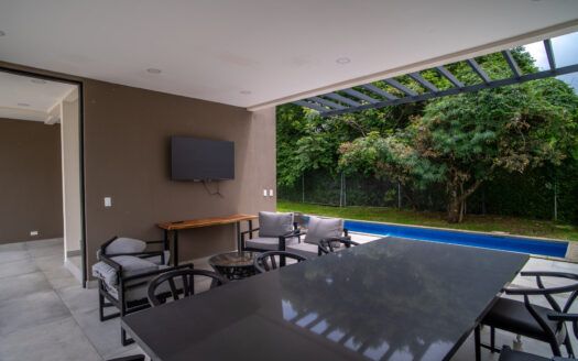 ESTRENE casa en Condominio en Pozos de Santa Ana con el MEJOR PRECIO por M2, 2 niveles, 2 dormitorios, con jardin! COD. 137447