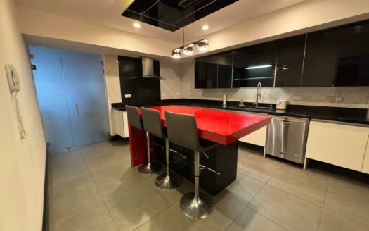 Disfrute la exclusividad y comodidad en este precioso apartamento ubicado en Escazú, amplio cerca del Country Club Cód 137570