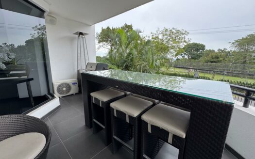 Disfrute la exclusividad y comodidad en este precioso apartamento ubicado en Escazú, amplio cerca del Country Club Cód 137570