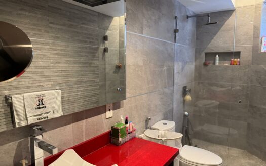 Disfrute la exclusividad y comodidad en este precioso apartamento ubicado en Escazú, amplio cerca del Country Club Cód 137570