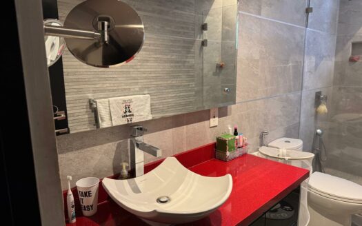 Disfrute la exclusividad y comodidad en este precioso apartamento ubicado en Escazú, amplio cerca del Country Club Cód 137570